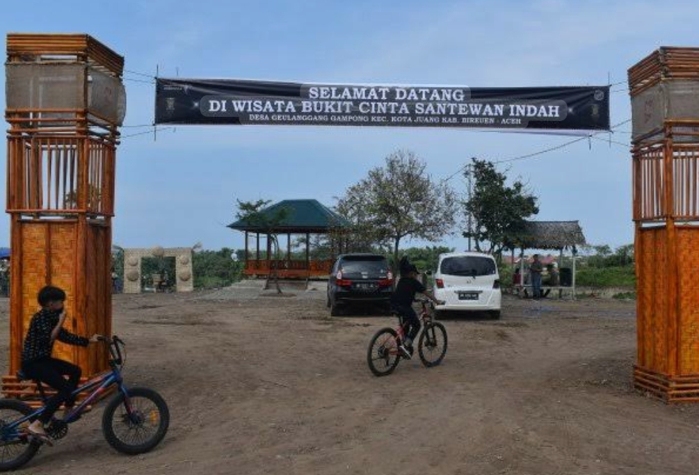 Wisata Bukit Cinta Santewan Indah, tempat menikmati pemandangan dan kulineran di sore hari